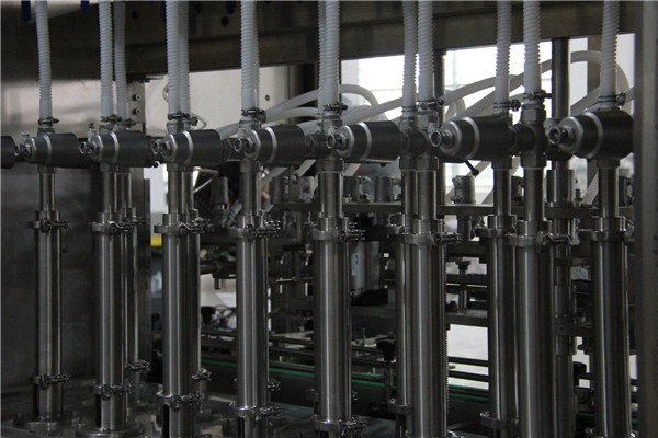 Машина за линиско течно полнење со капсичен сос со висок капацитет