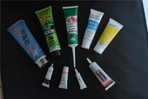 Машина за полнење на козметички цевки со ултразвучно запечатување